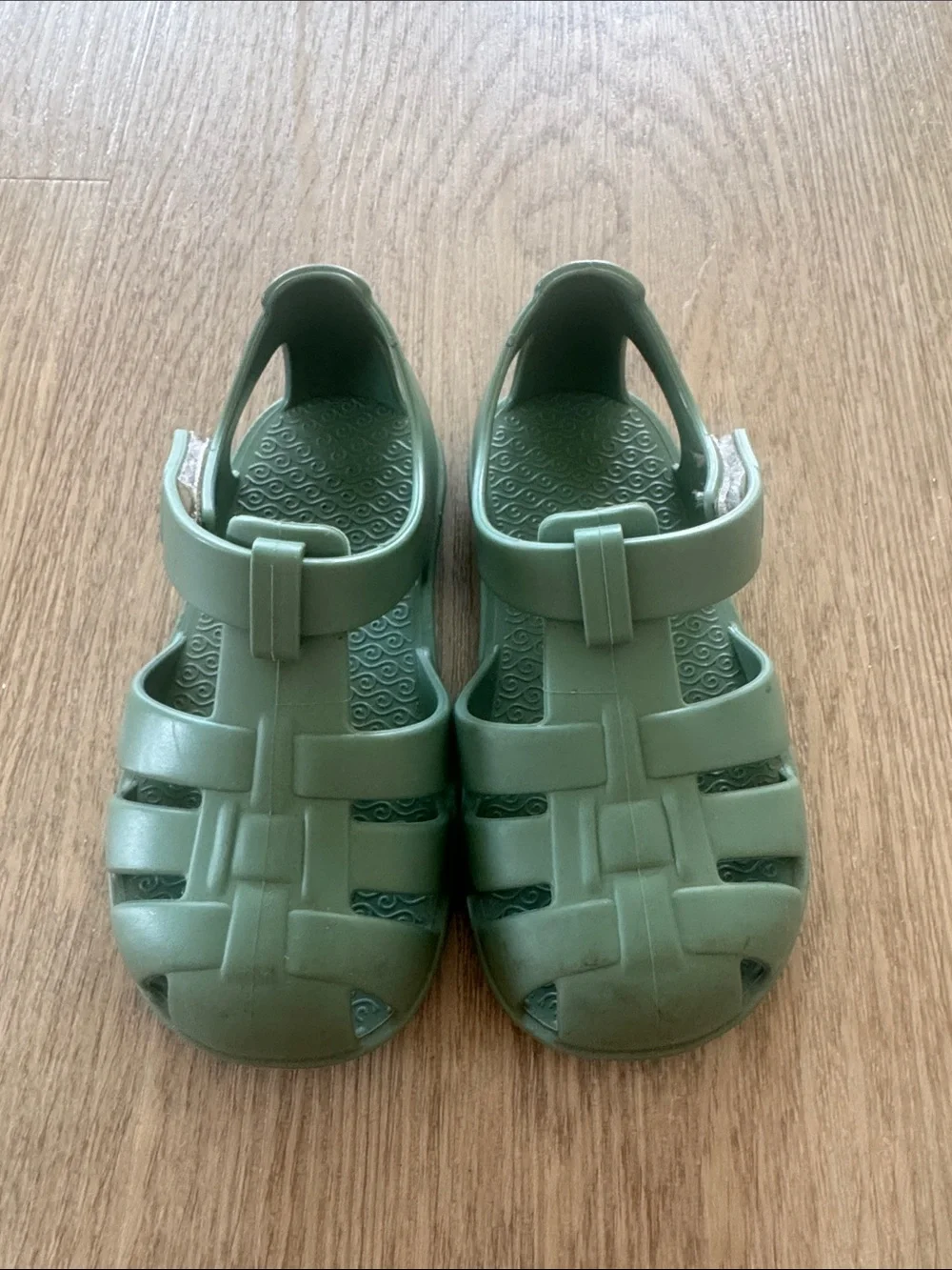 Igor Nemo barefoot Closed-Toe Jelly Sandals in Green